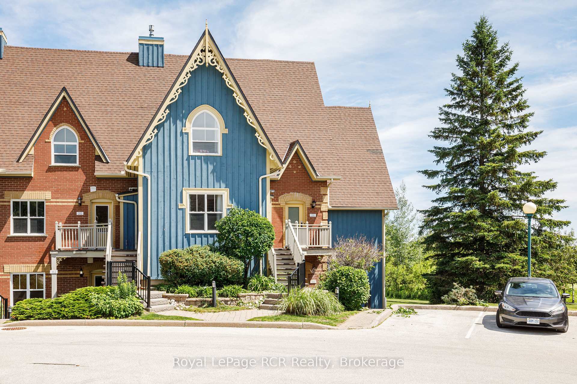 211 - 184 Snowbridge Way, Blue Mountains, ON, exterior