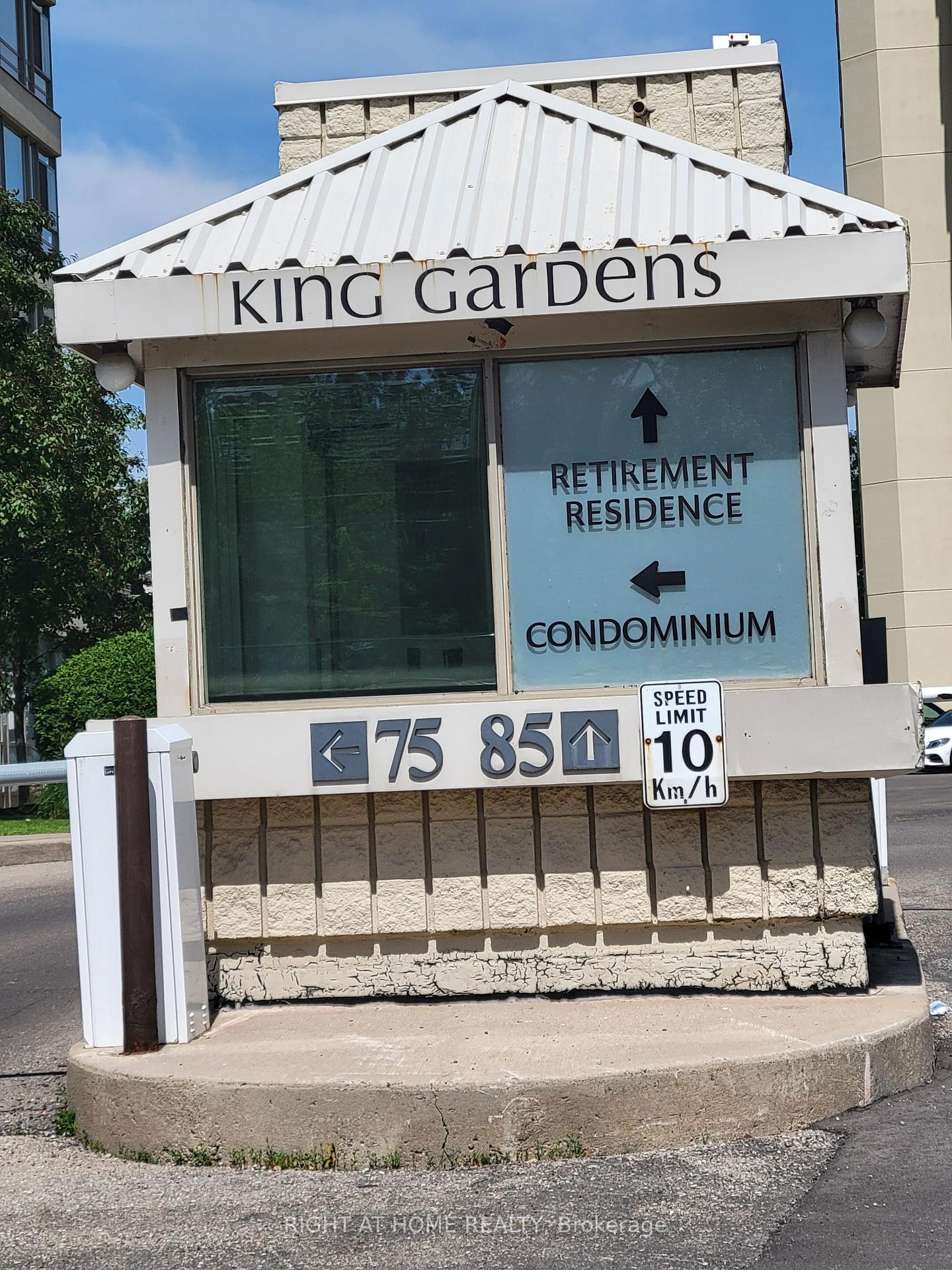 PH2 - 75 King Street E, Mississauga, ON, exterior