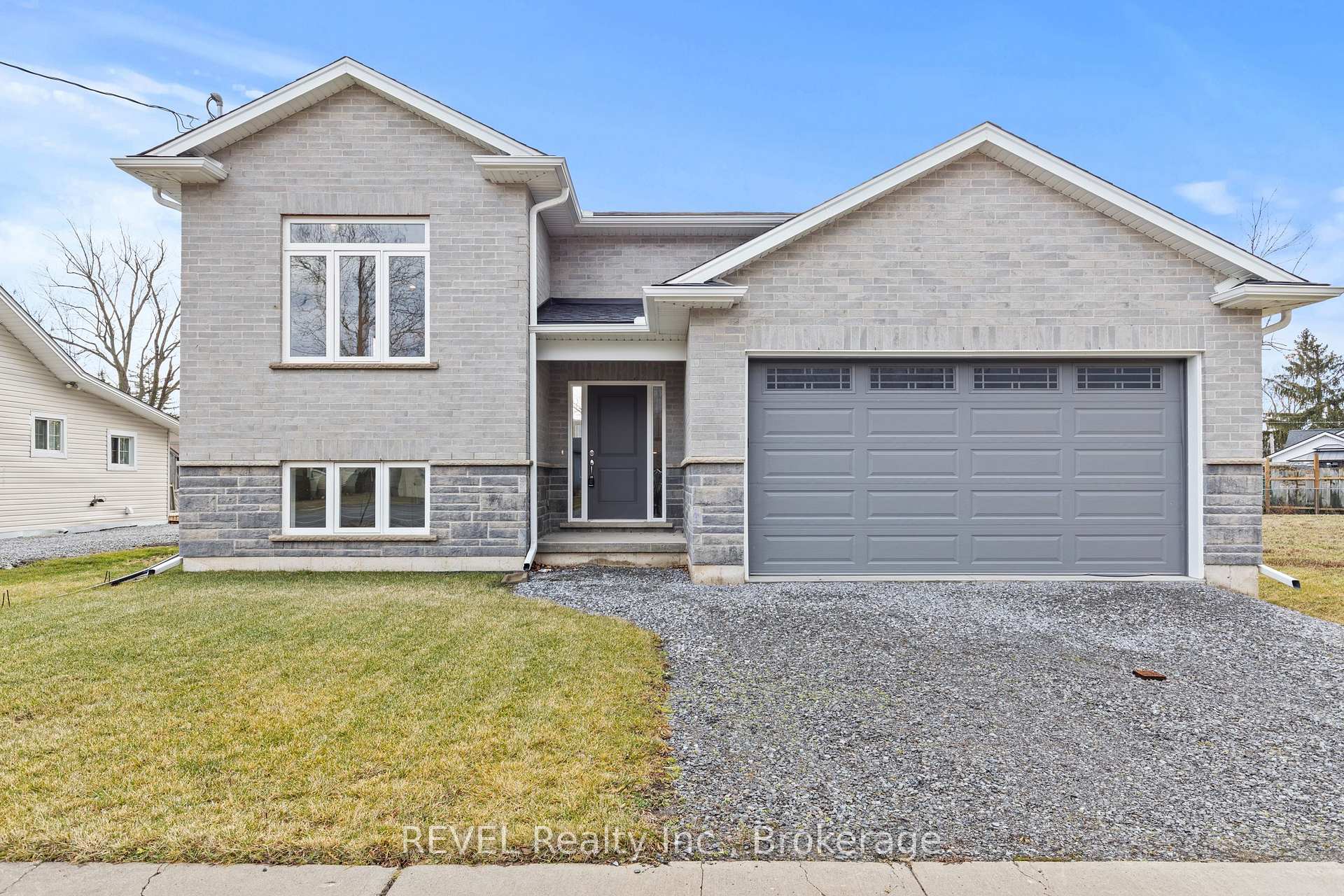 735 Dominion Road, Fort Erie, ON, exterior