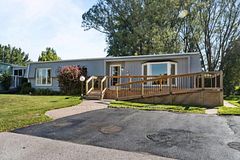 2 Pineridge Crescent, Clarington, ON, exterior