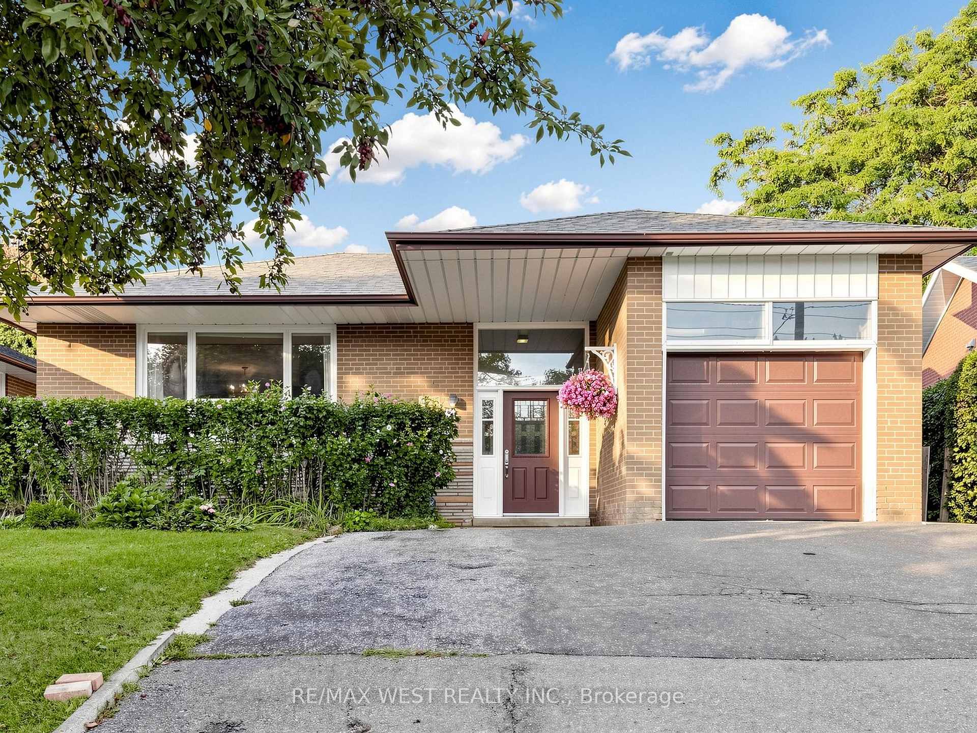 941 Willowdale Avenue, Toronto C14, ON, exterior