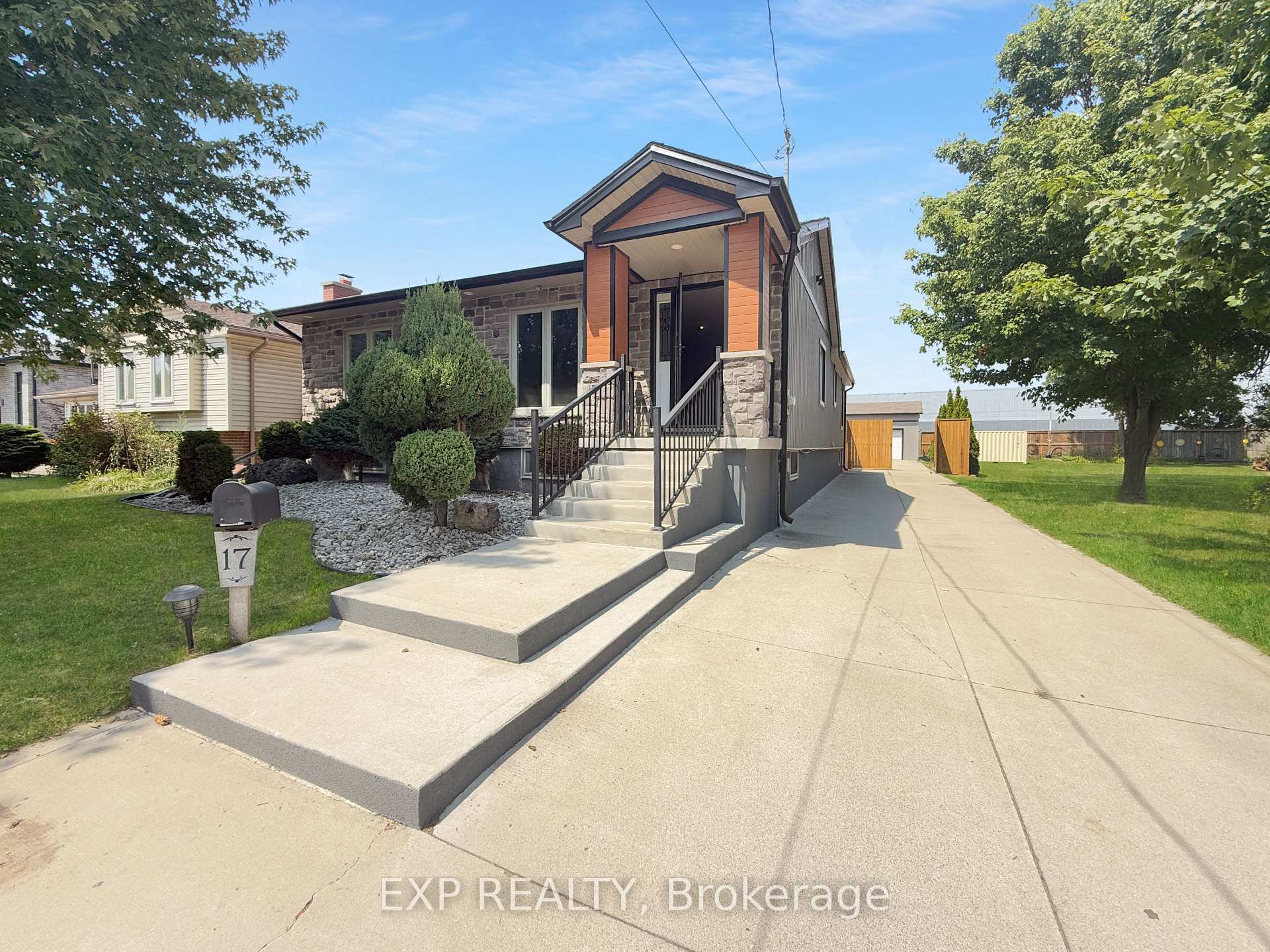 17 Greenfield Court, London South, ON, exterior