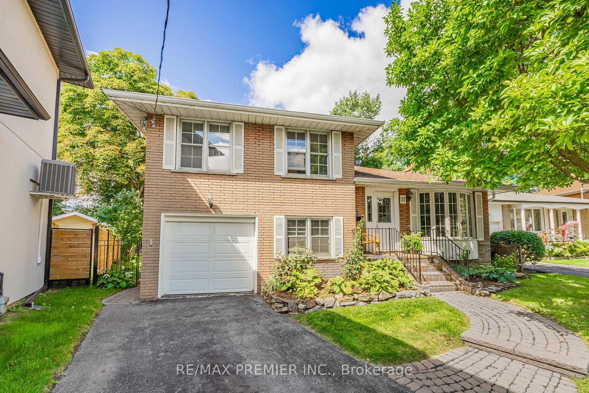 21 Halbadier Place, Toronto W08, ON, exterior