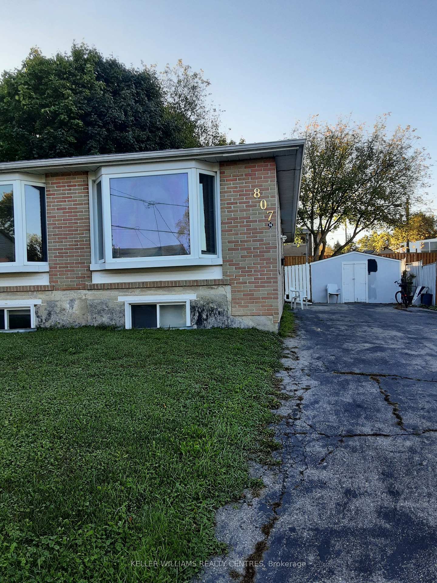 Upper - 807 Greenfield Crescent, Newmarket, ON, exterior