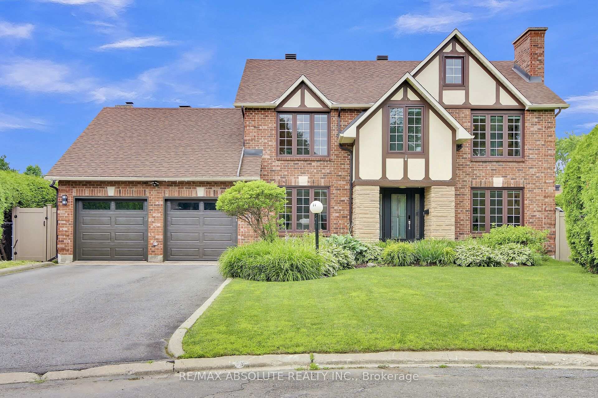 11 Cobb Court, Barrhaven, ON, exterior