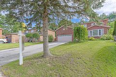 21 McQuaid Court, East Gwillimbury, ON, exterior