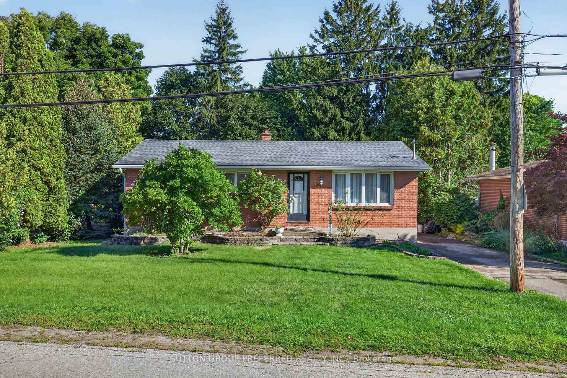 98 Queen Street, Thames Centre, ON, exterior
