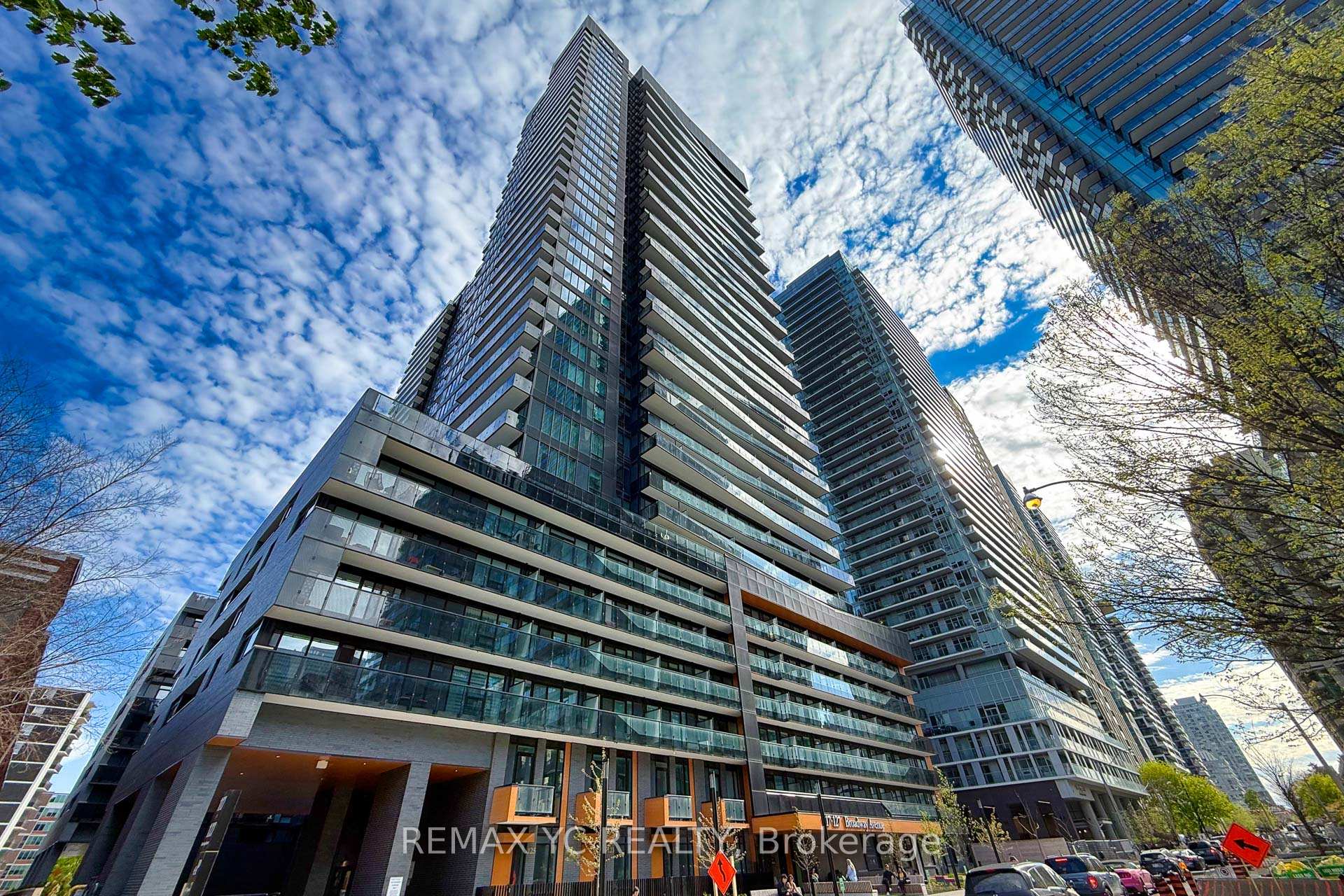 703 - 117 Broadway Avenue, Toronto C10, ON, exterior