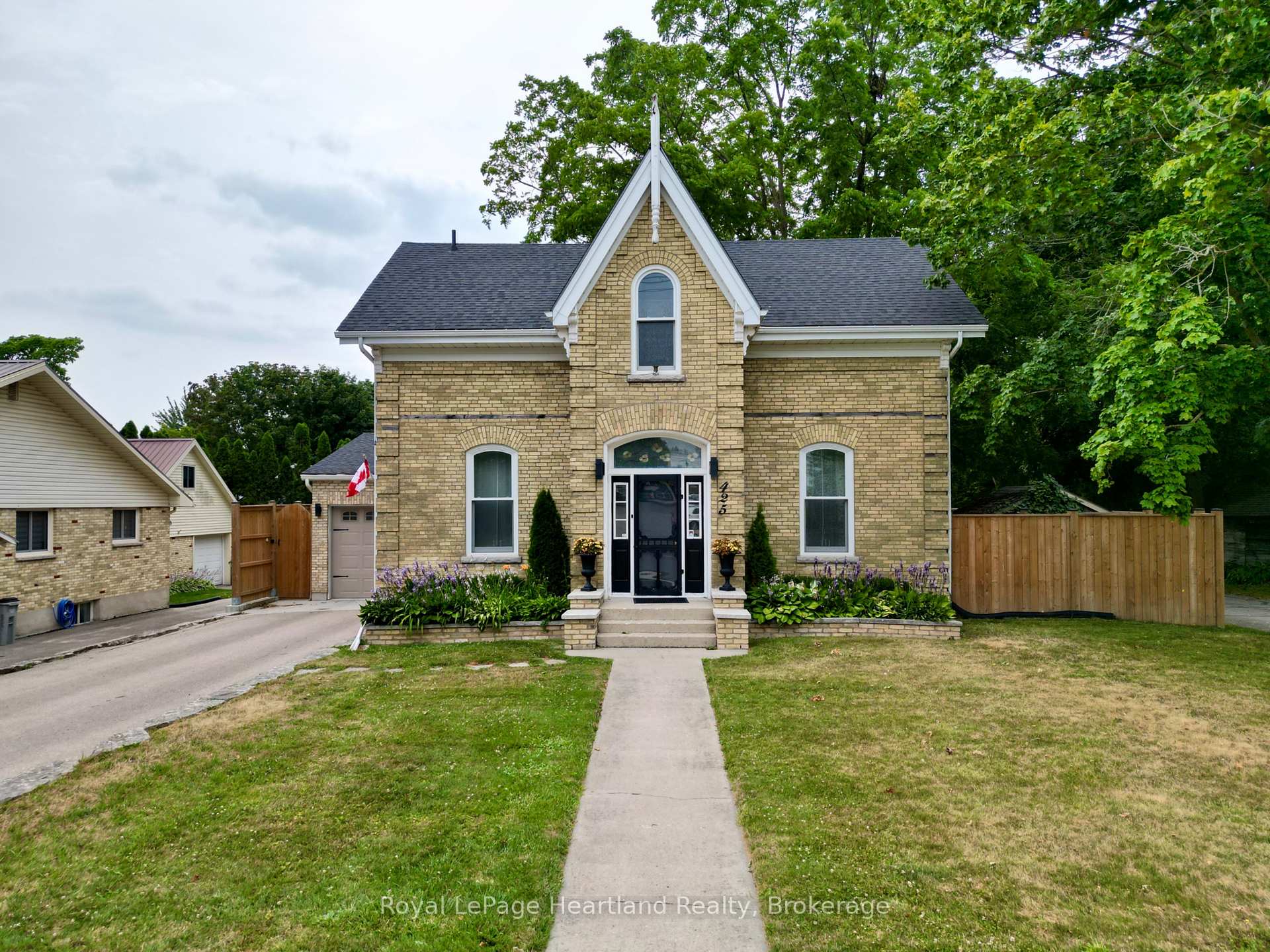 425 William Street, South Huron, ON, exterior