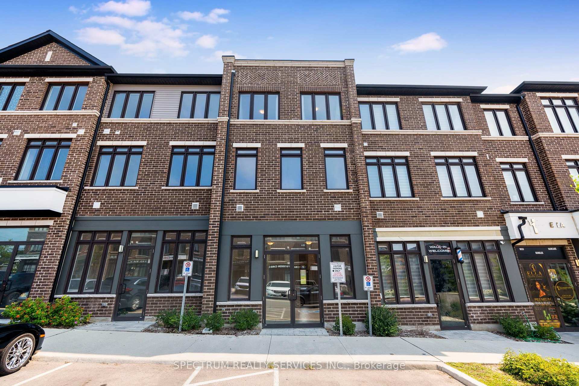 108 - 585 Colborne Street E, Brantford, ON, exterior