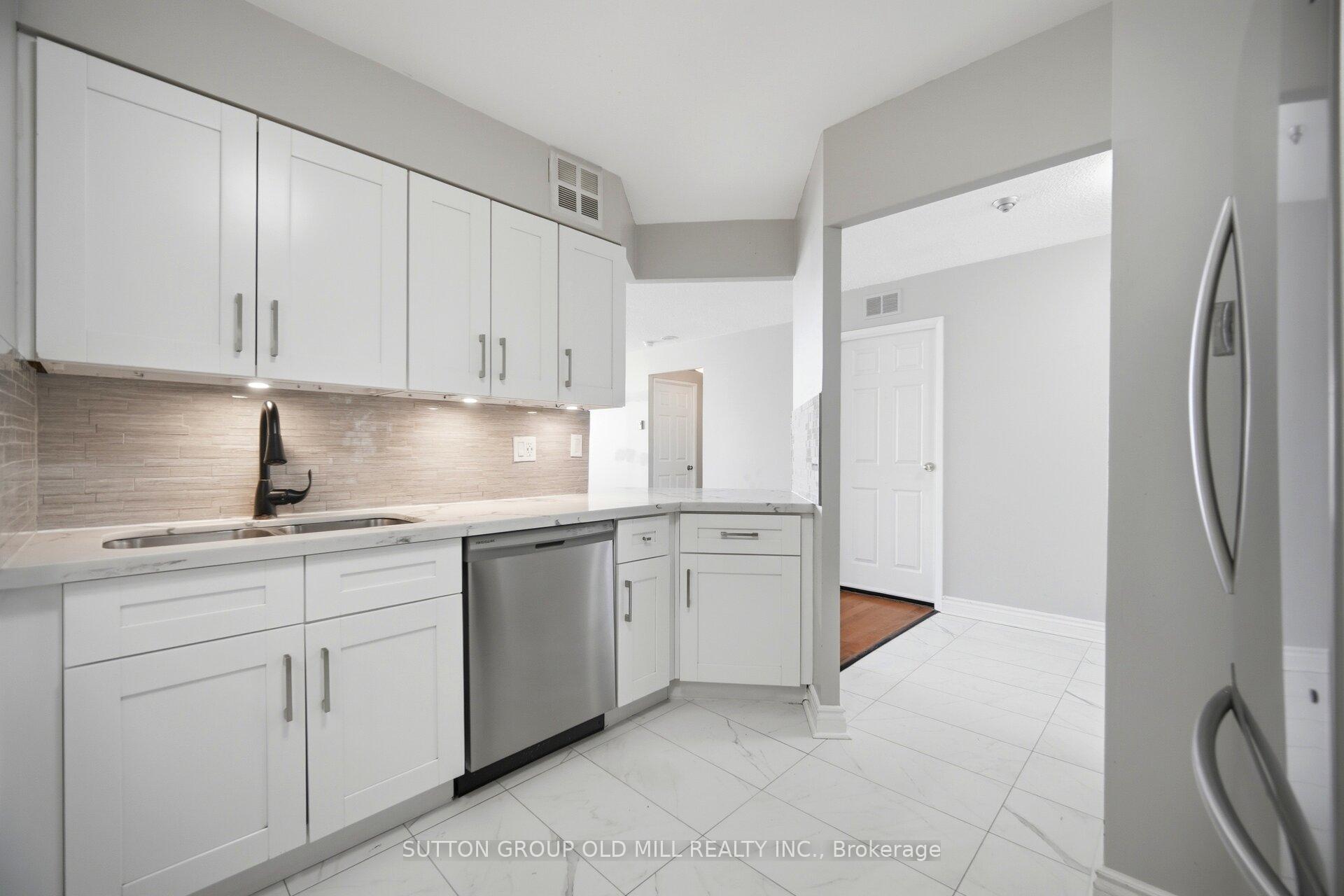 1812 - 3605 Kariya Drive, Mississauga, ON, exterior