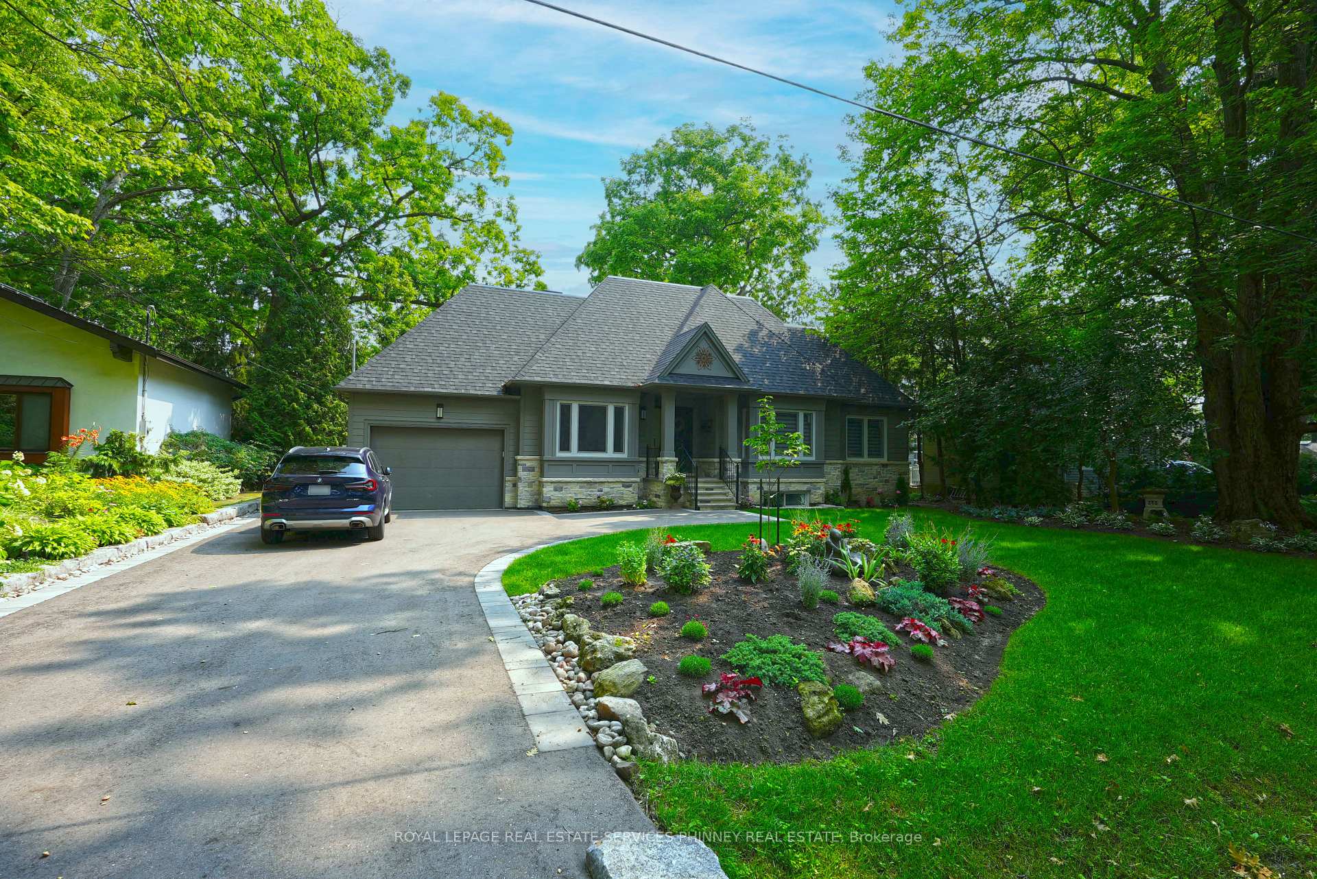 1413 Queen Victoria Avenue, Mississauga, ON, exterior