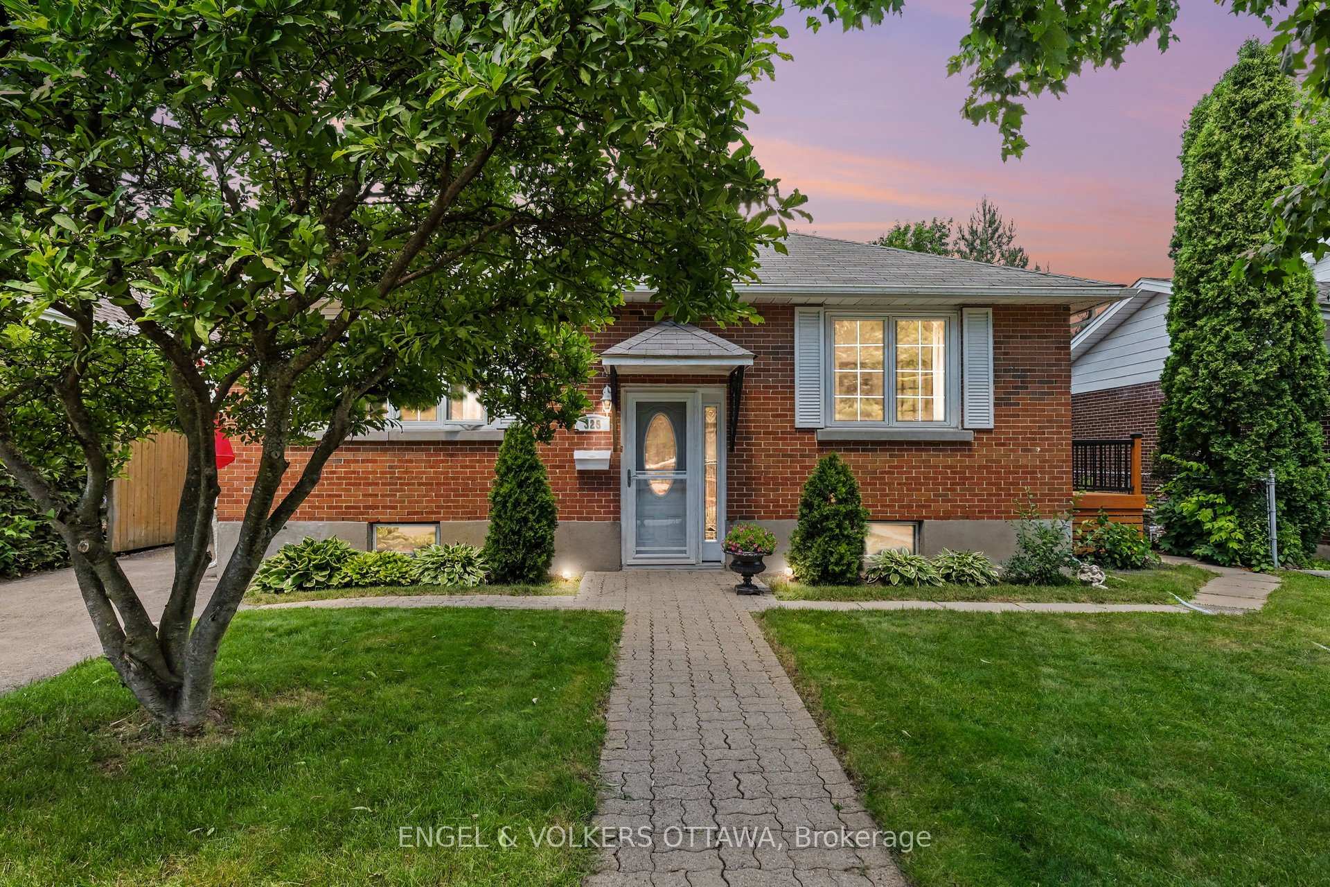 325 Summit Avenue, Alta Vista and Area, ON, exterior