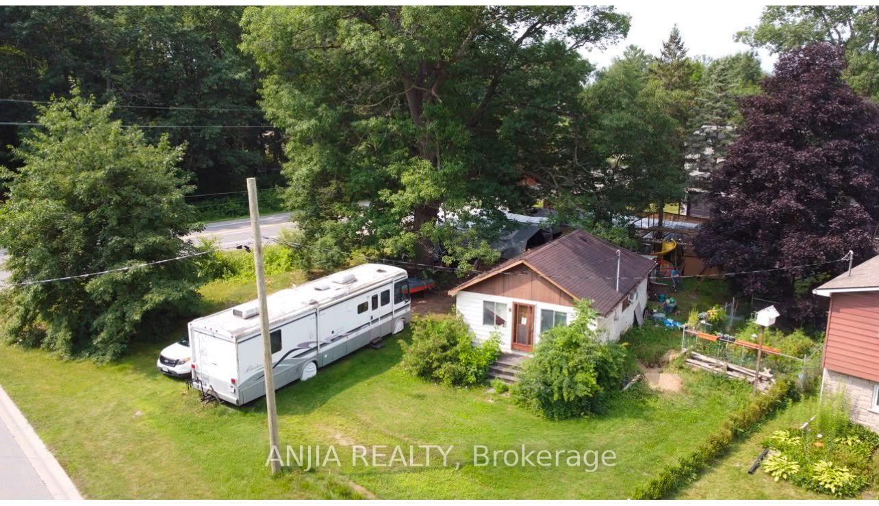 2 Oak Avenue, East Gwillimbury, ON, exterior