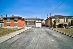 34 Belleglade Court, Toronto W05, ON, exterior