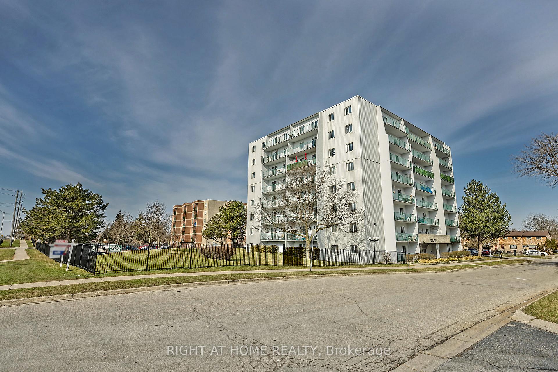 701 - 986 Huron Street, London East, ON, exterior