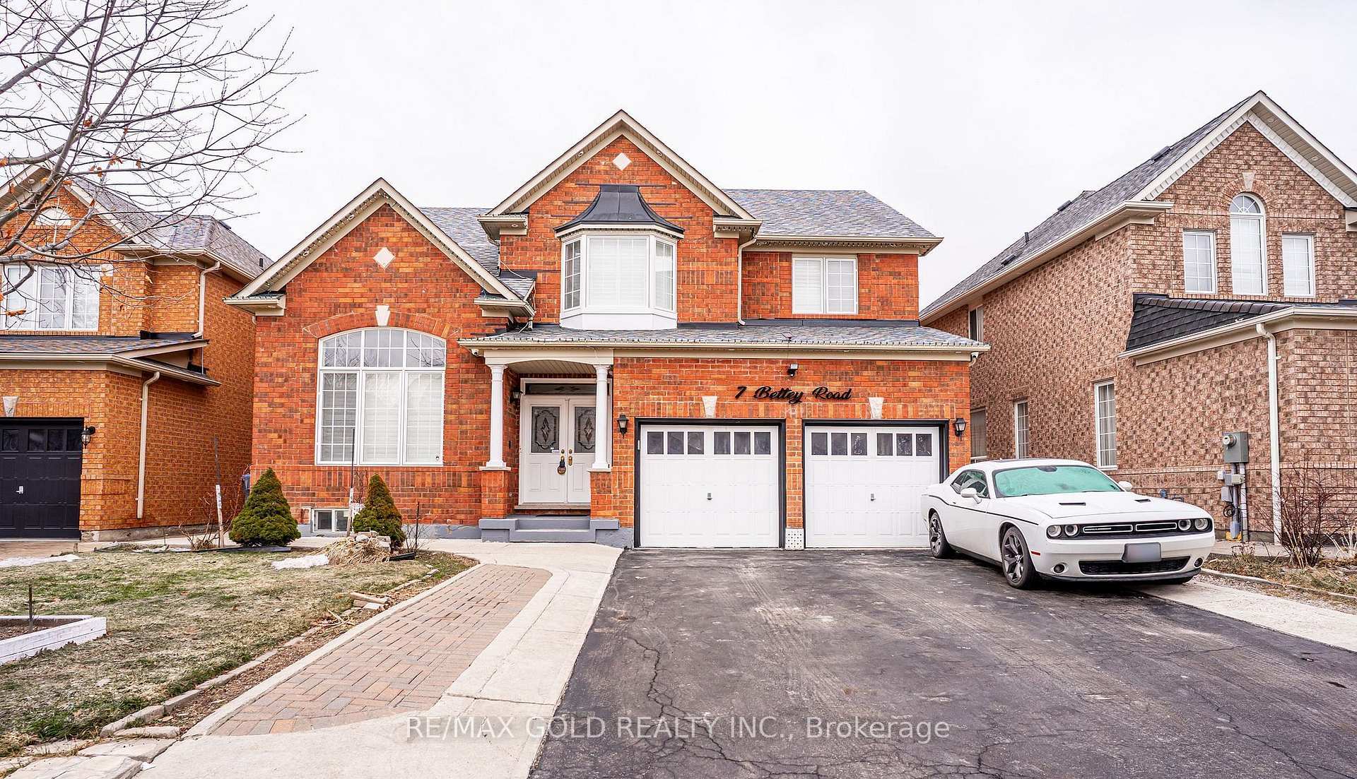 7 Bettey Road, Brampton, ON, exterior