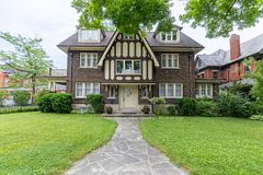 76 London Road W, Guelph, ON, exterior