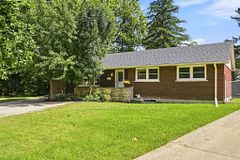 8 EMMING Court, Hamilton, ON, exterior