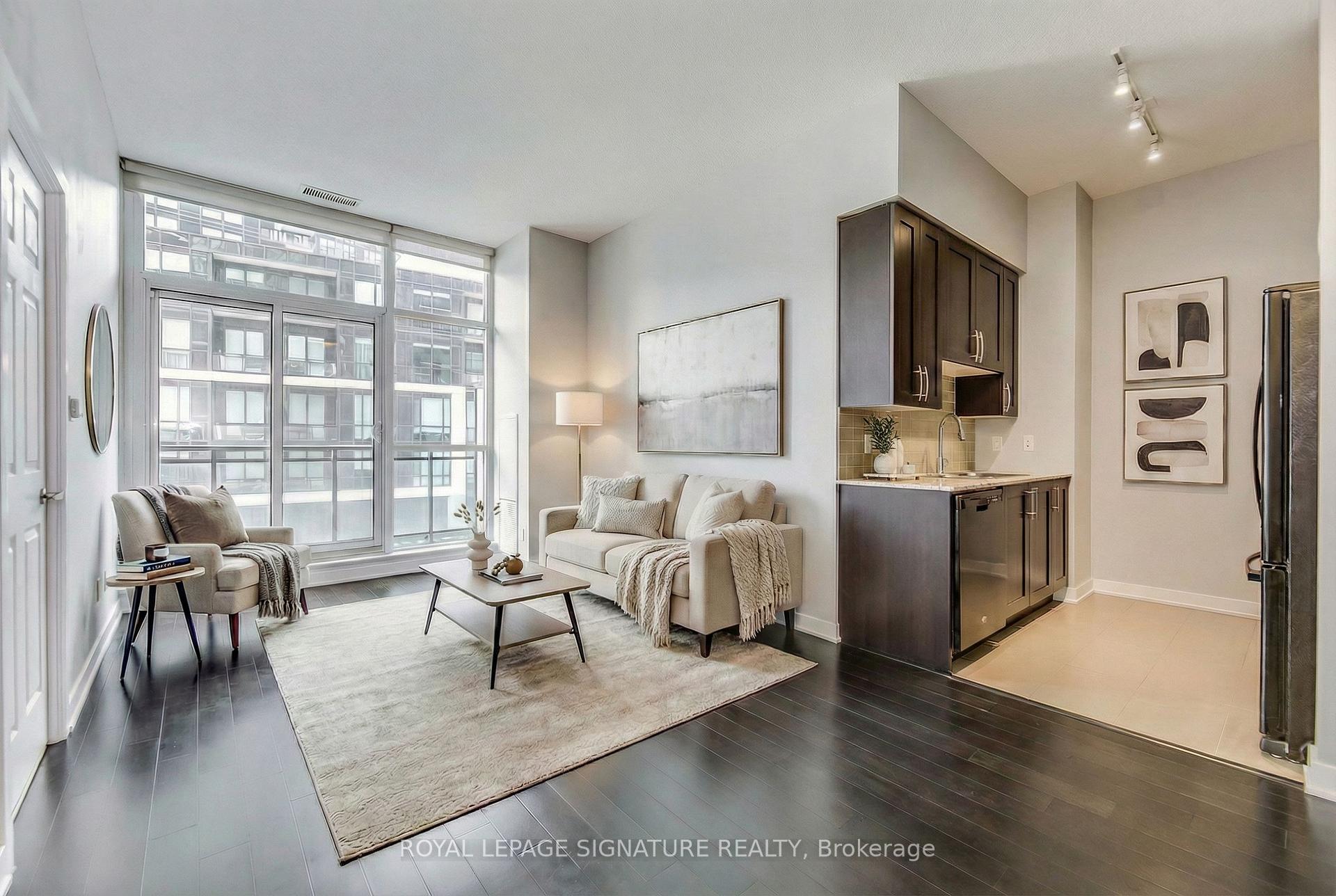311 - 4070 Confederation Parkway, Mississauga, ON, exterior