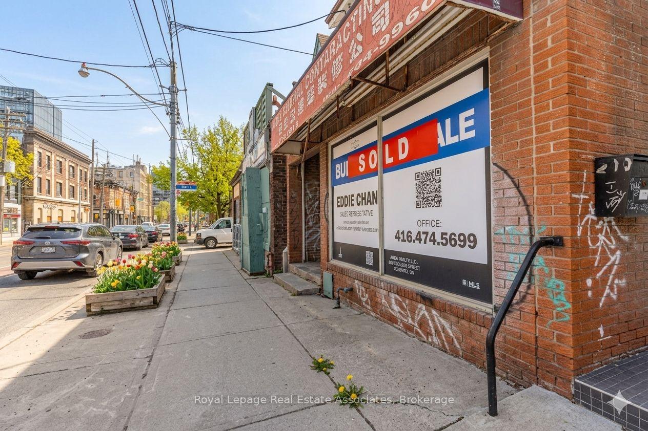 198 Bathurst Street, Toronto C01, ON, exterior