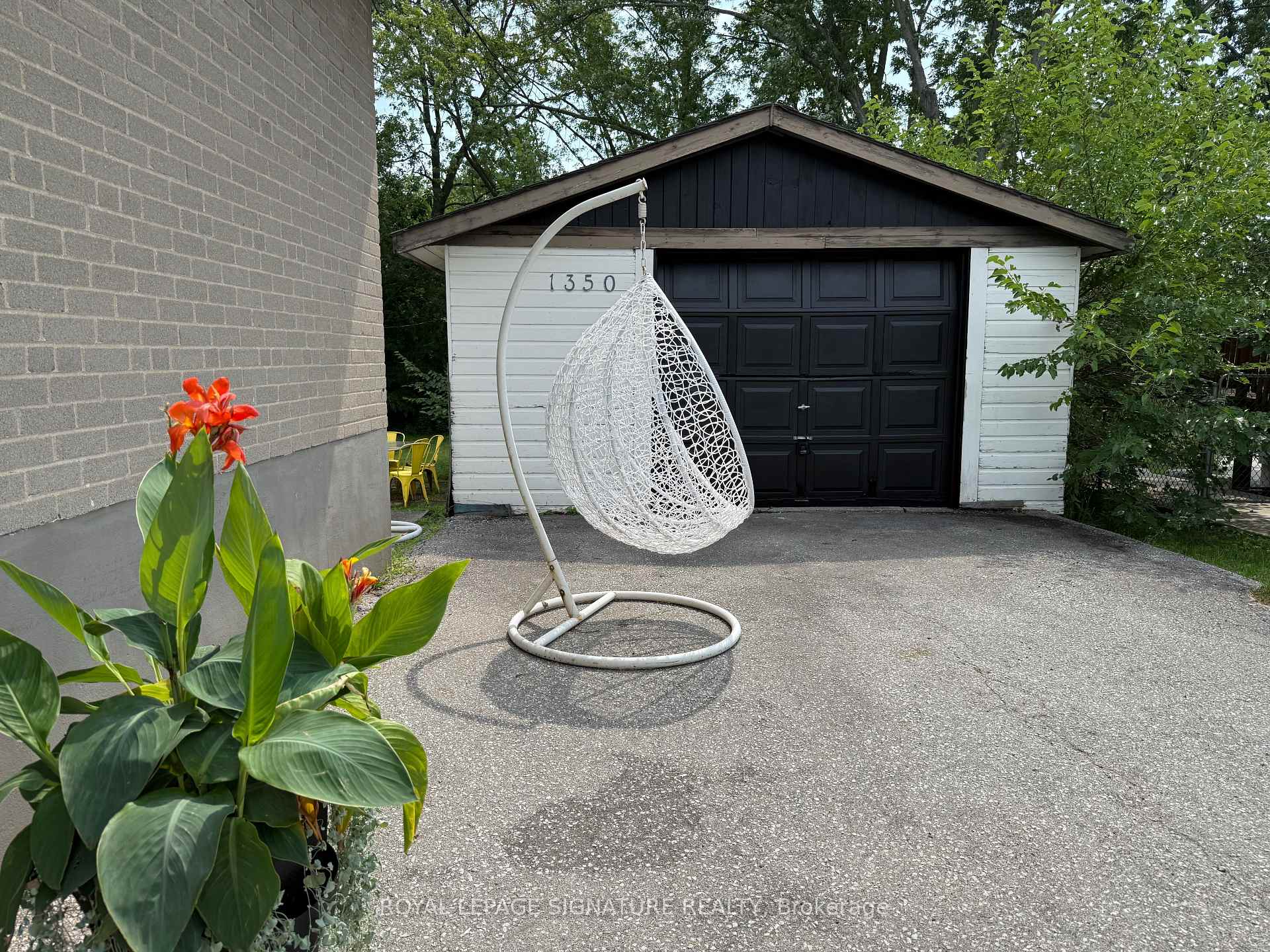1350 Rebecca Street, Oakville, ON, exterior