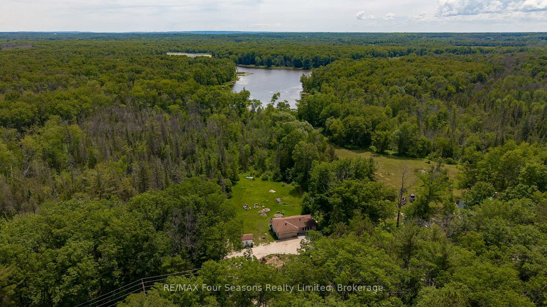 2133 Klondike Park Road, Wasaga Beach, ON, exterior
