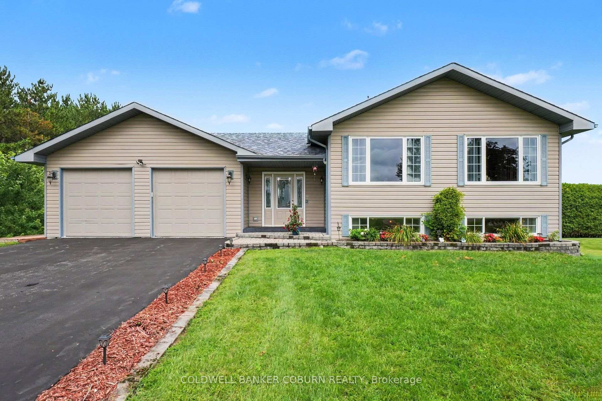 11711 Breezewood Avenue, South Dundas, ON, exterior