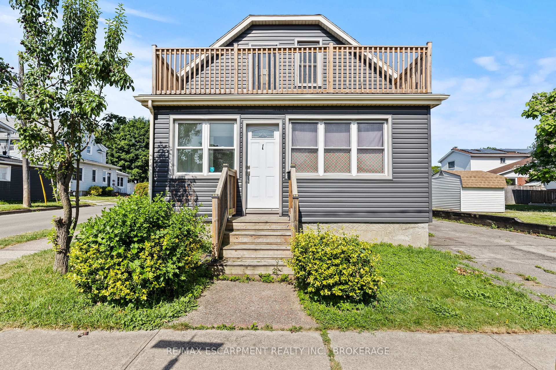 Upper - 1 West Street N, Thorold, ON, exterior