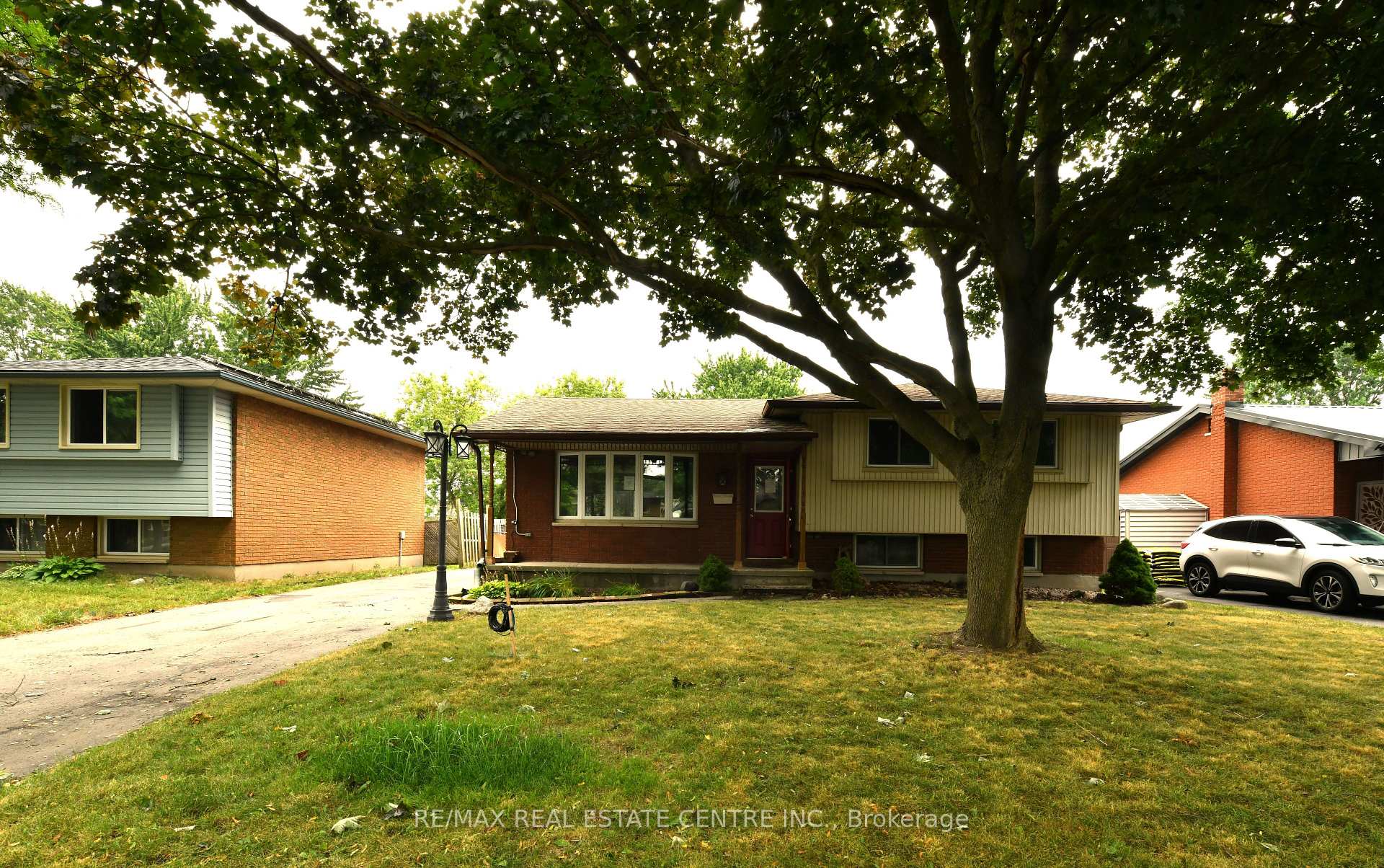 37 Ebury Crescent, London South, ON, exterior