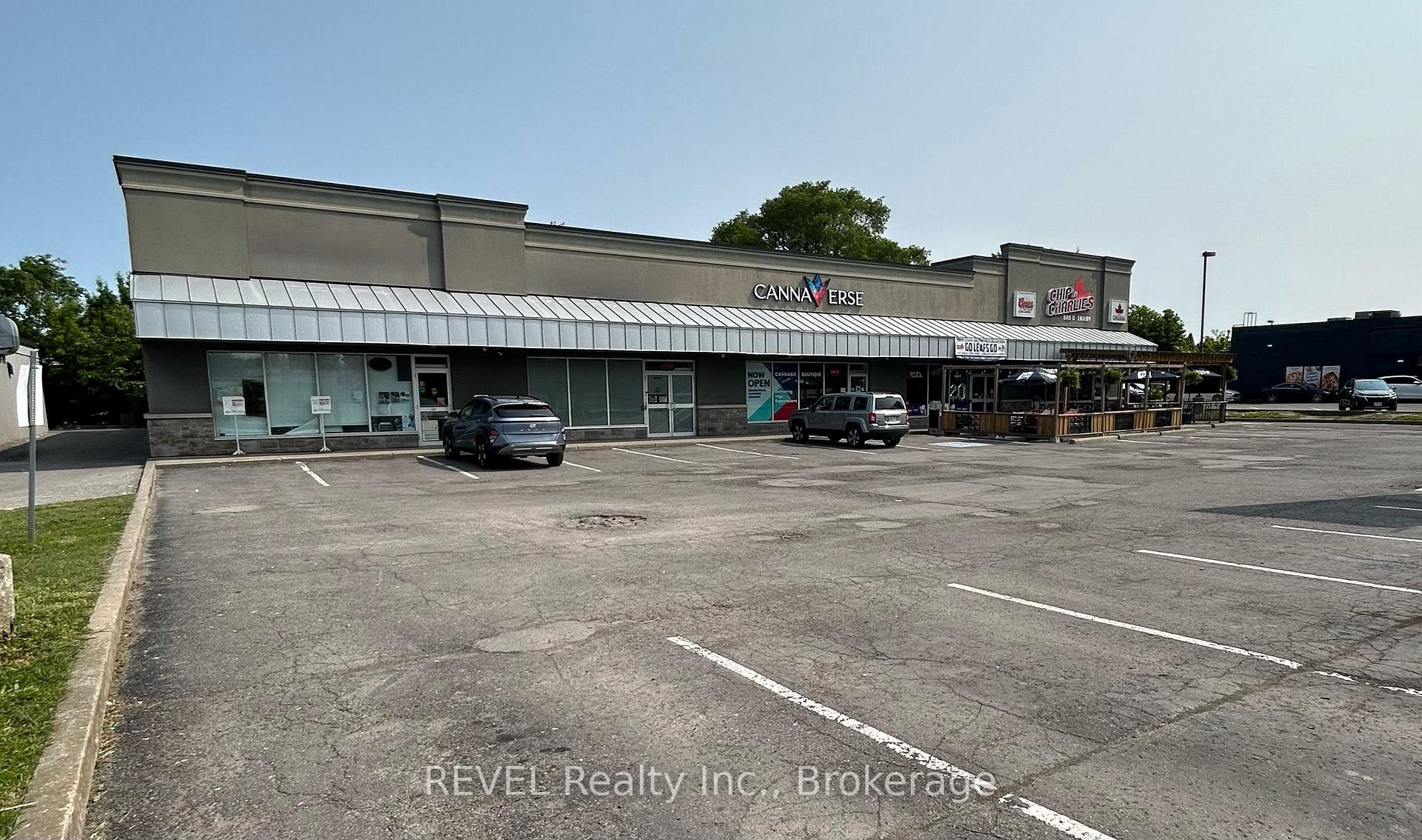 2 - 8189 Lundys Lane, Niagara Falls, ON, exterior