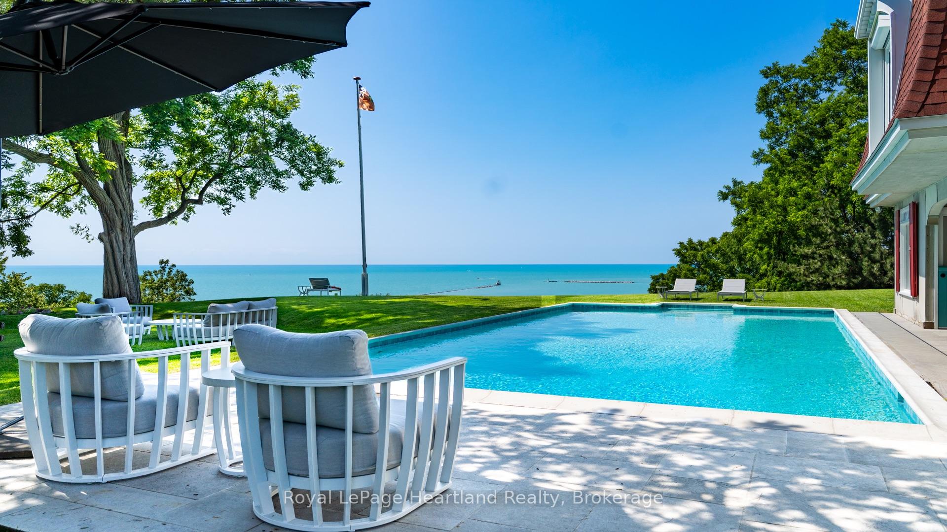 284 Elgin Avenue W, Goderich, ON, exterior