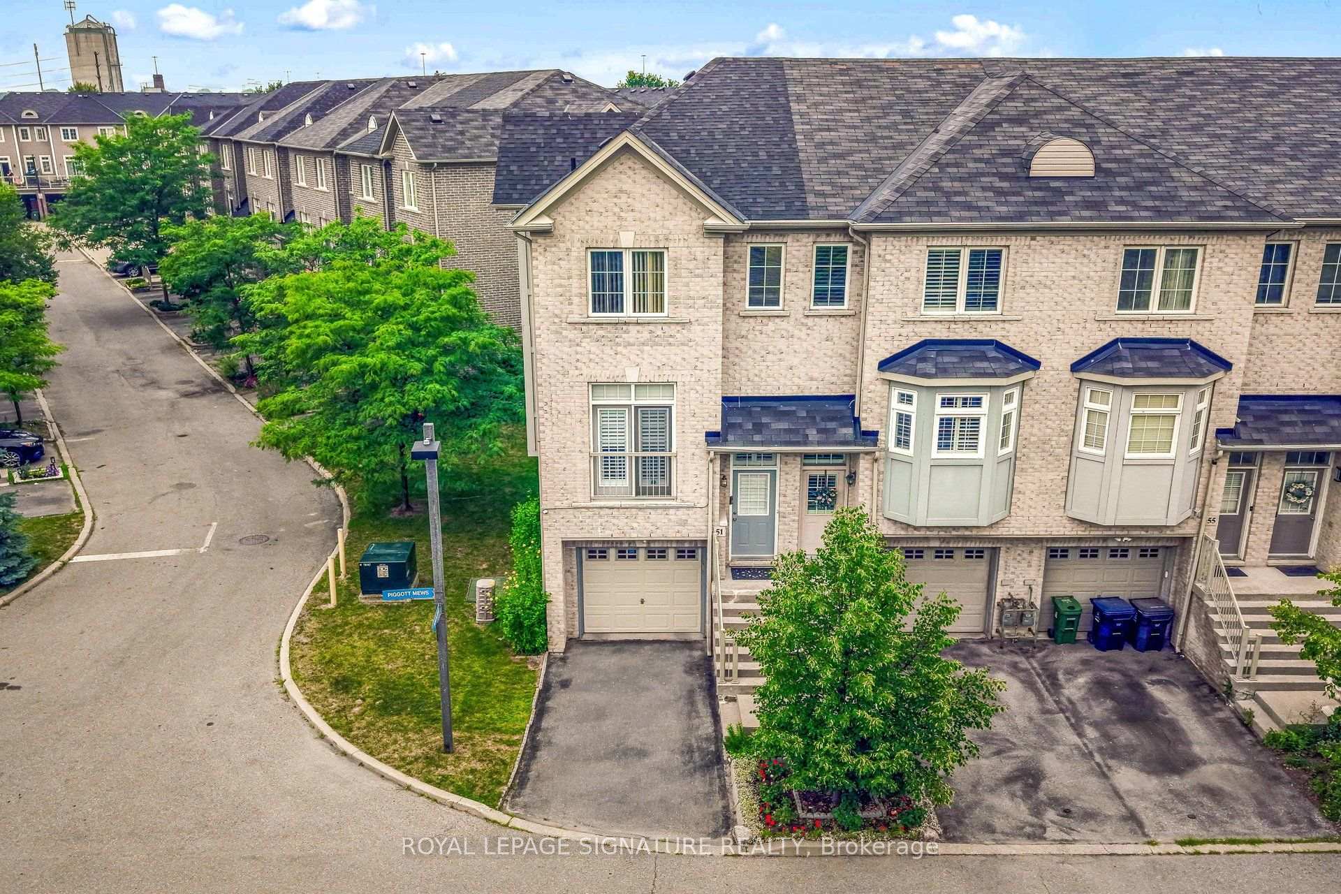 51 Piggott Mews, Toronto W04, ON, exterior
