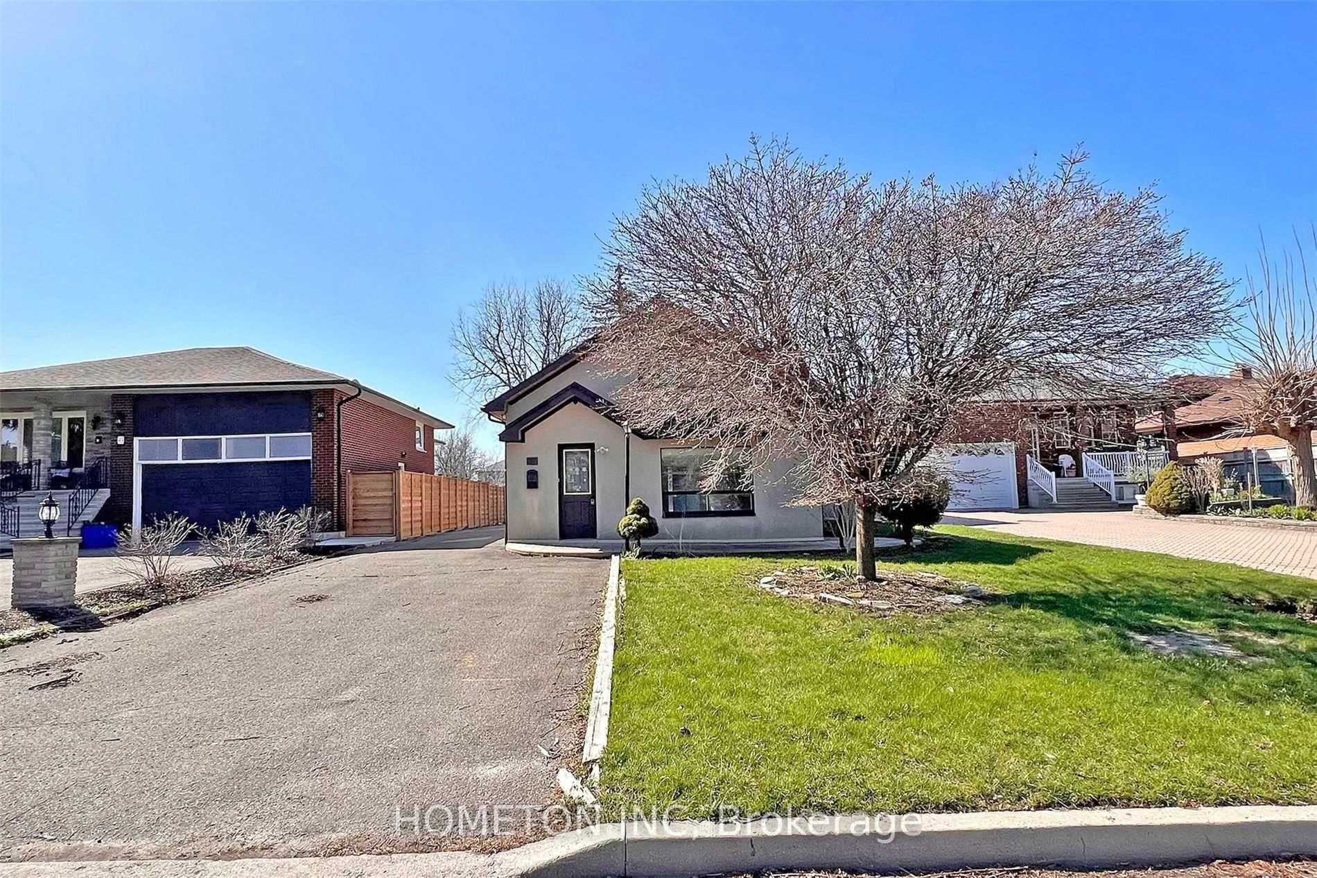 95 Yongehurst Road, Richmond Hill, ON, exterior