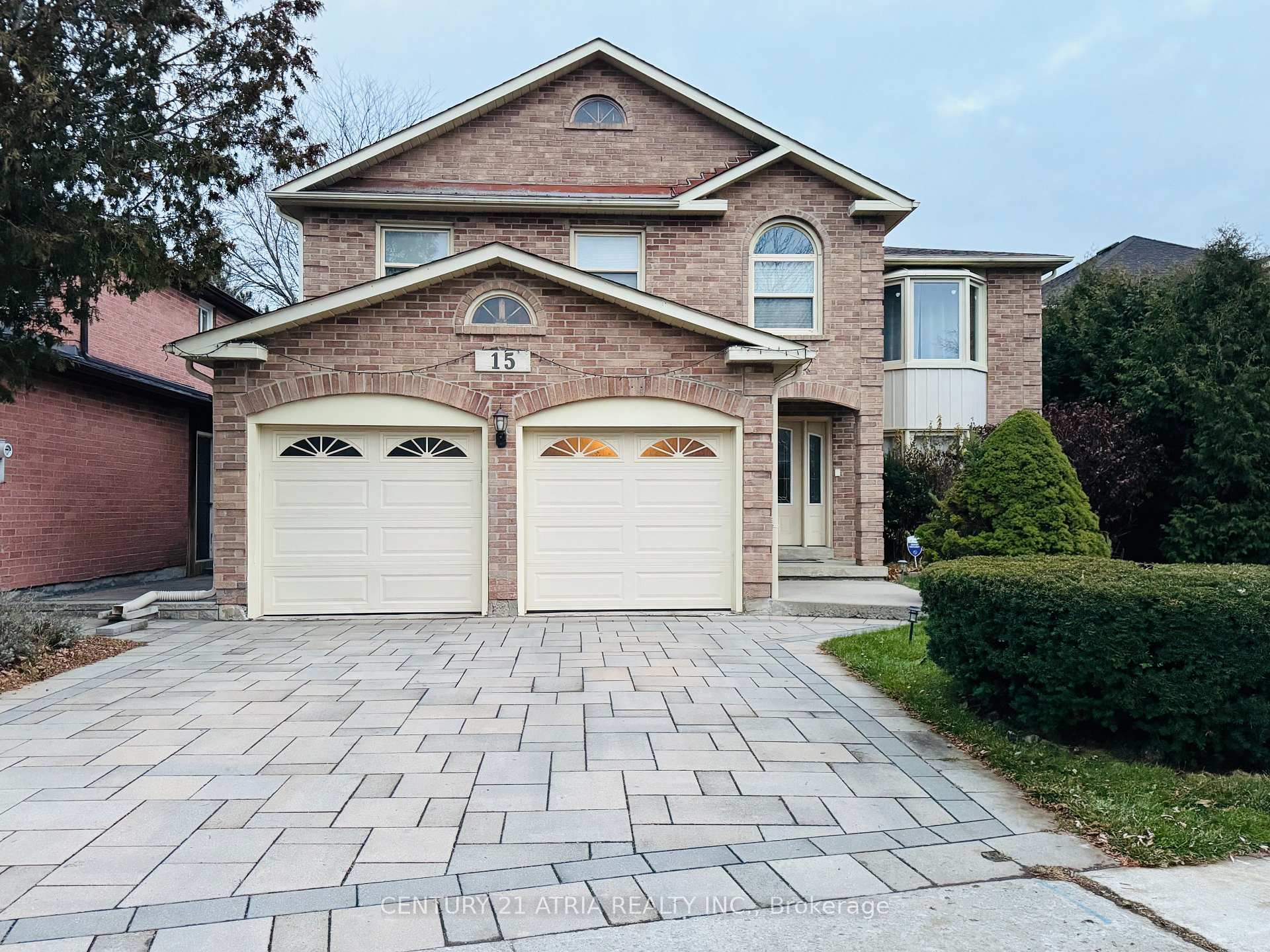 15 Timpson Drive, Aurora, ON, exterior