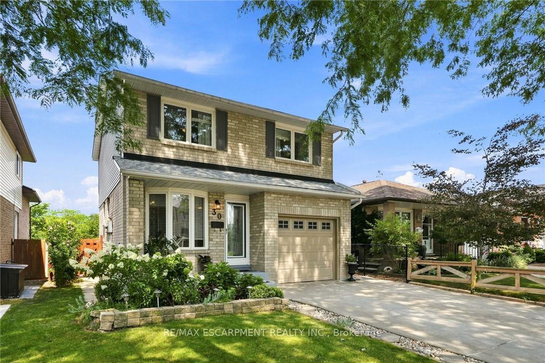 30 Twinoaks Crescent, Hamilton, ON, exterior