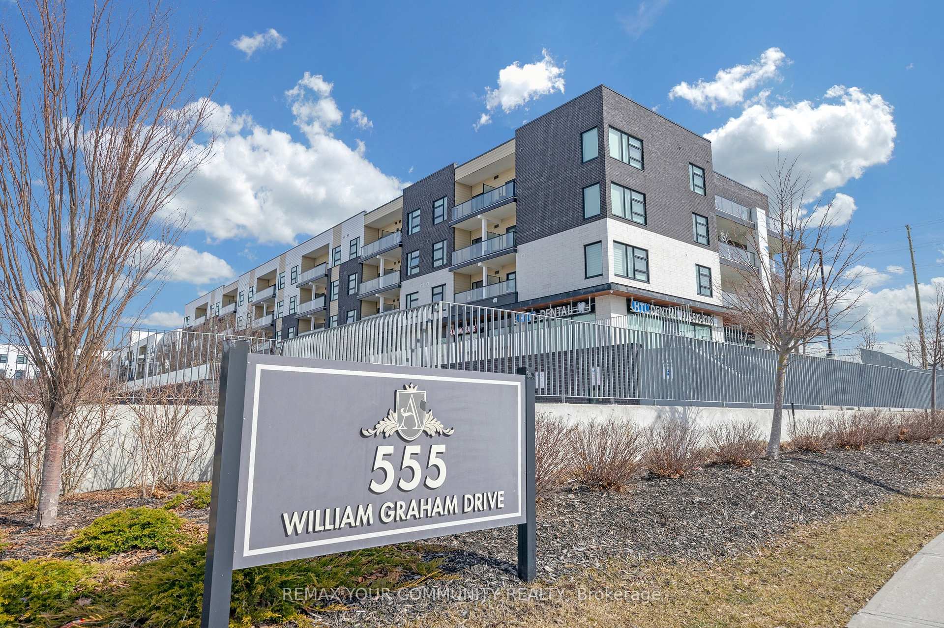 PH401 - 555 William Graham Drive, Aurora, ON, exterior