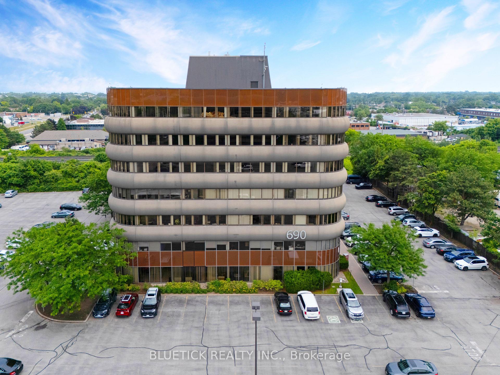 500 - 690 Dorval Drive, Oakville, ON, exterior