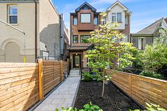 247A Lippincott Street, Toronto C01, ON, exterior