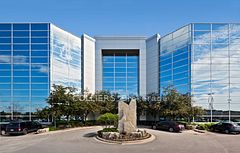 400-405 - 5420 North Service Road, Burlington, ON, exterior