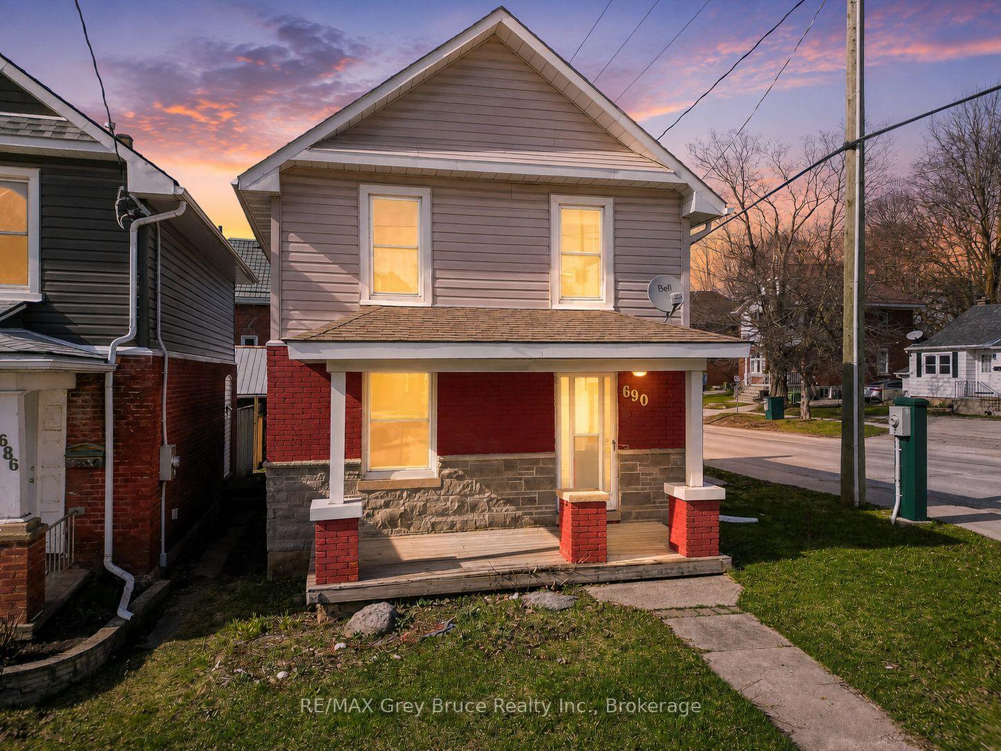 690 8th Street E, Owen Sound, ON, exterior