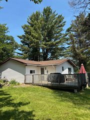 42 West Ham Lake Road, Killarney, ON, exterior