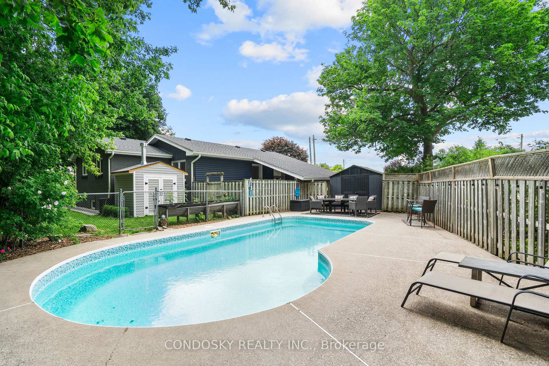 15 Gibbons Place, Halton Hills, ON, exterior