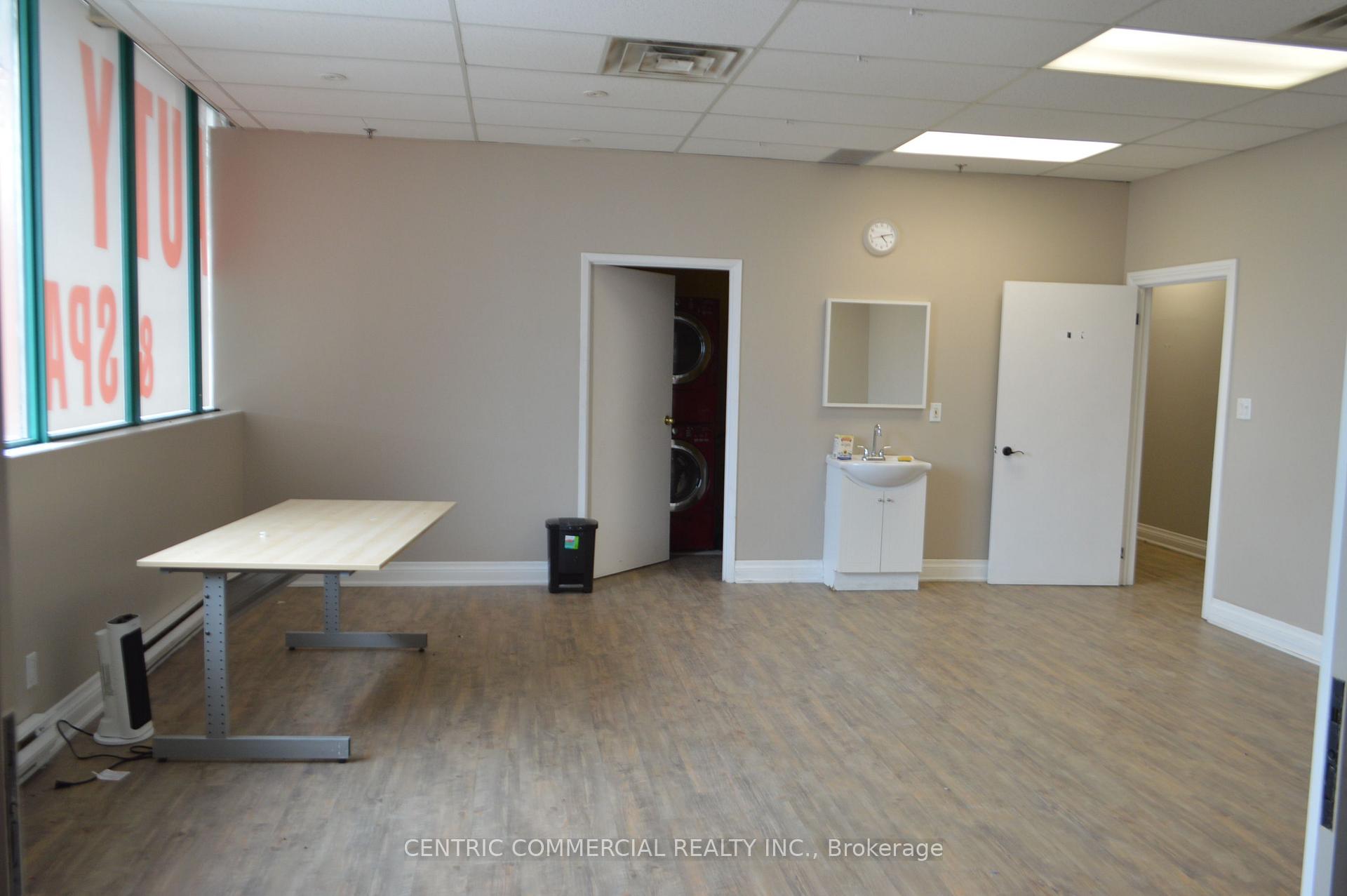 203 - 1900 Dundas Street E, Mississauga, ON, exterior