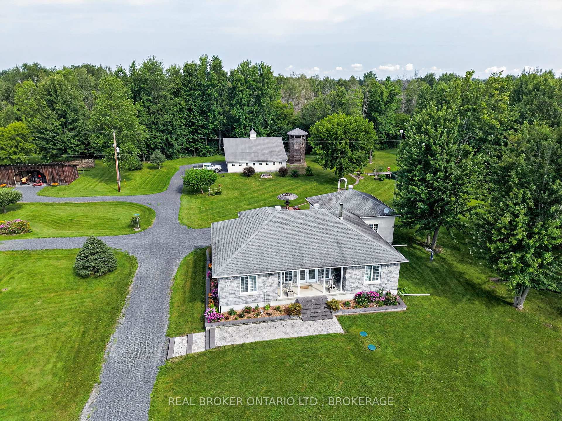 18523 Kenyon Conc Rd 1 Road, North Glengarry, ON, exterior