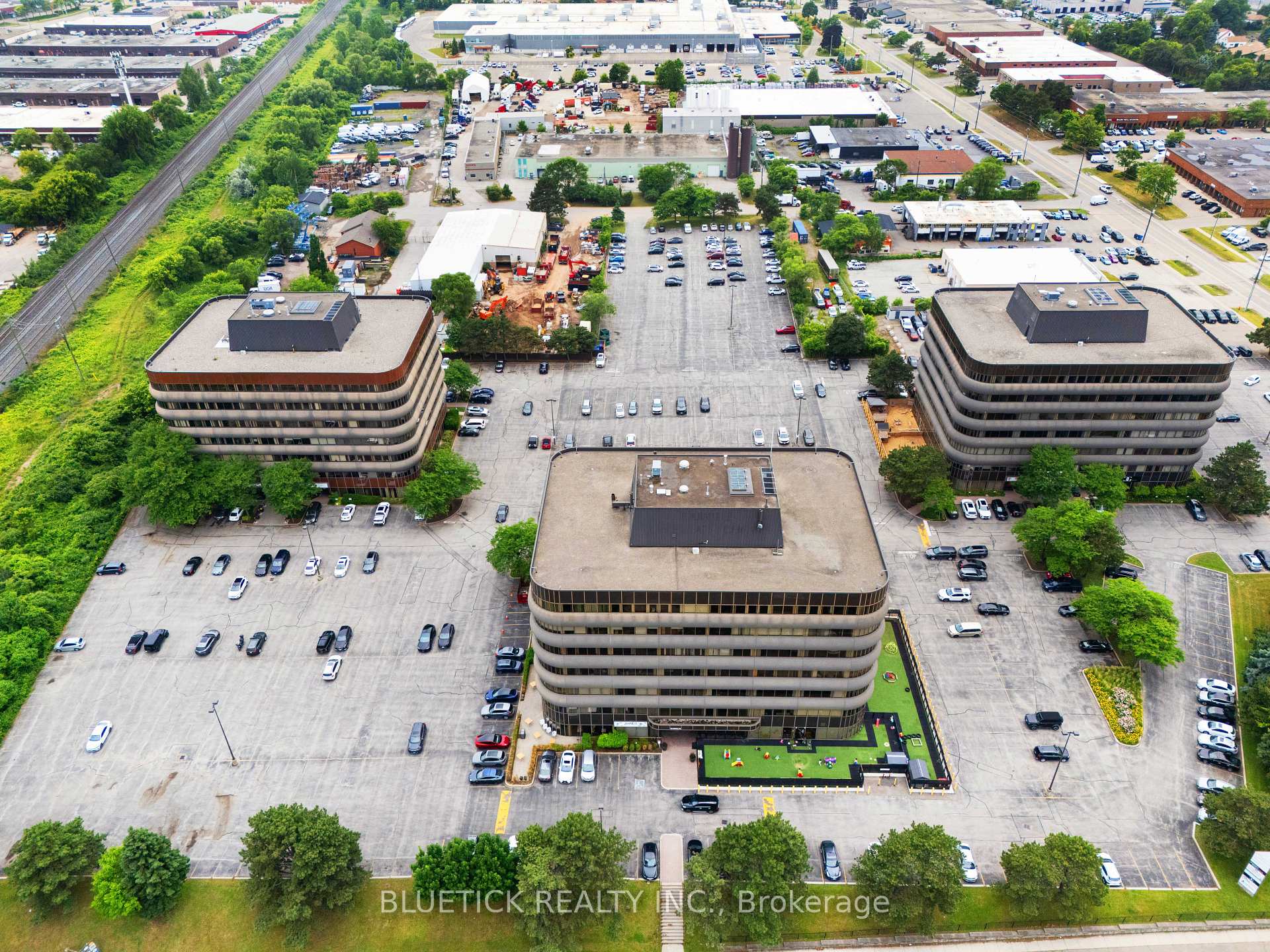 600-9 - 710 Dorval Drive, Oakville, ON, exterior
