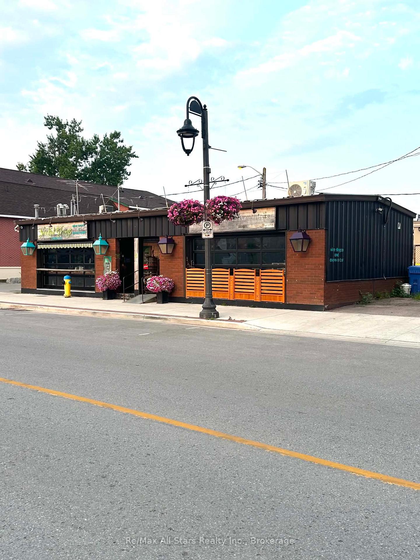 15 Cambridge Street S, Kawartha Lakes, ON, exterior