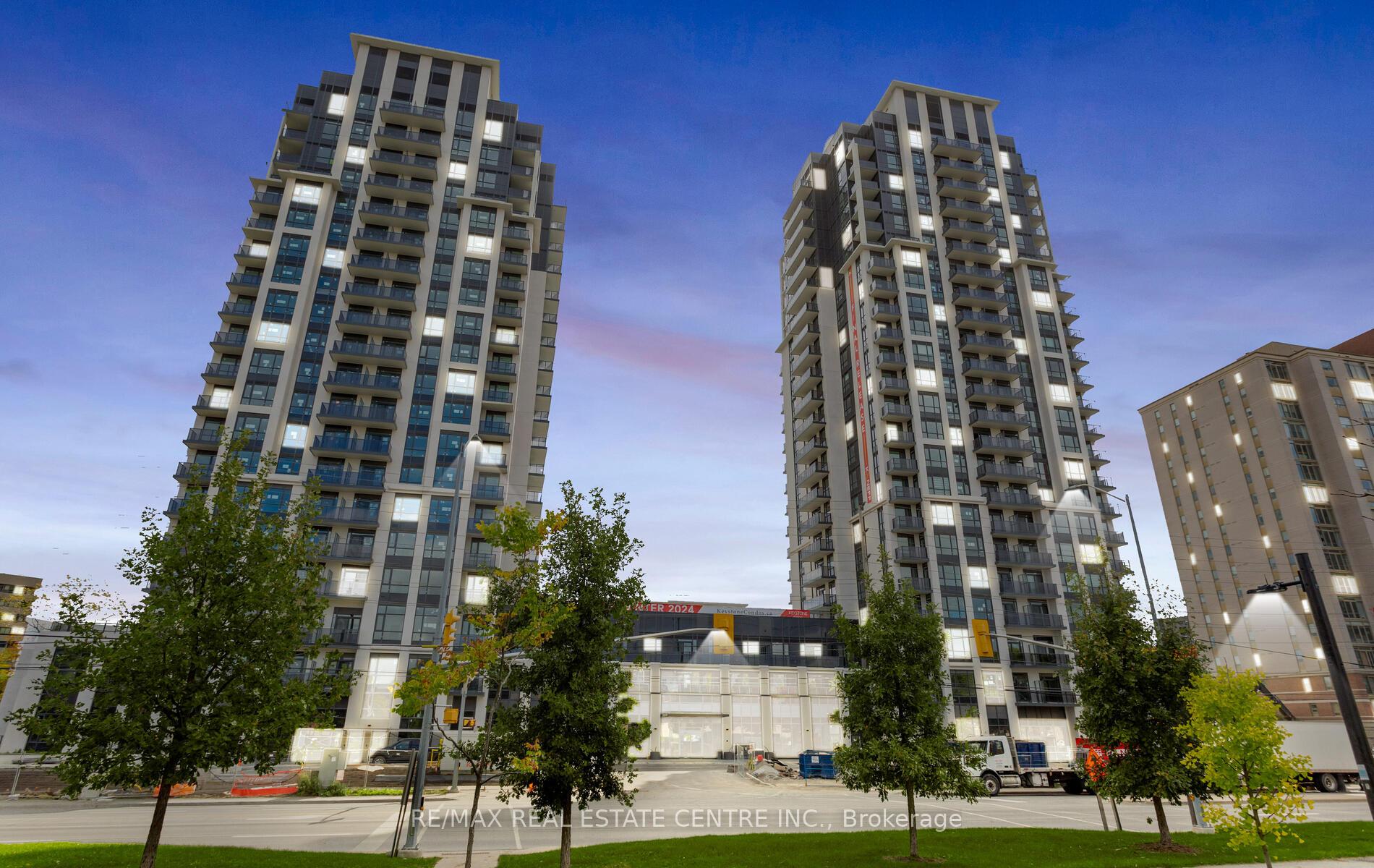 301 - 202 Burnhamthorpe Road E, Mississauga, ON, exterior