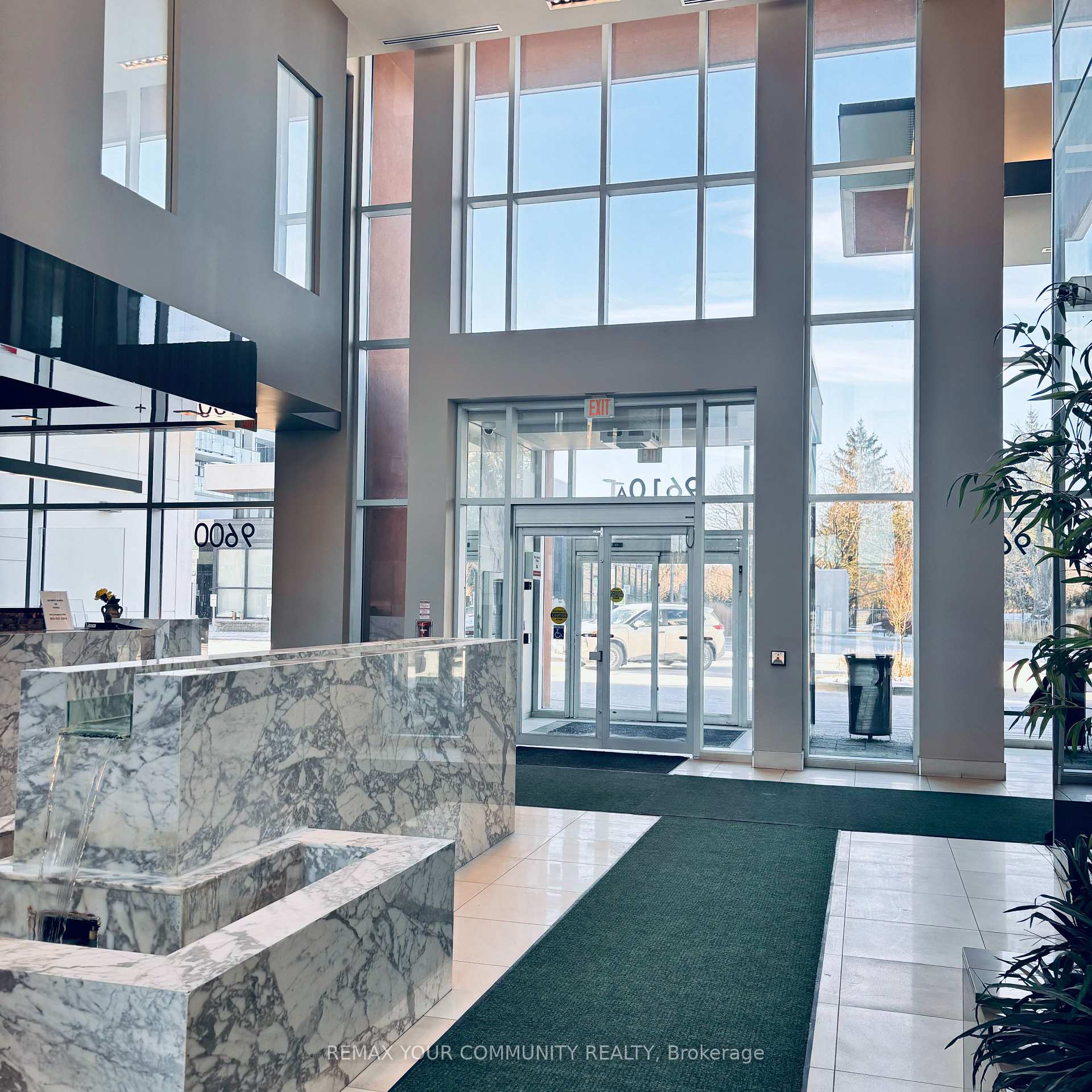 318B - 9600 YONGE Street, Richmond Hill, ON, exterior