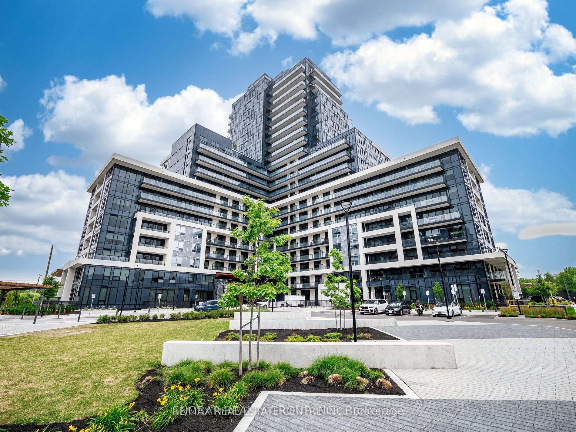327 - 3220 William Coltson Avenue N, Oakville, ON, exterior